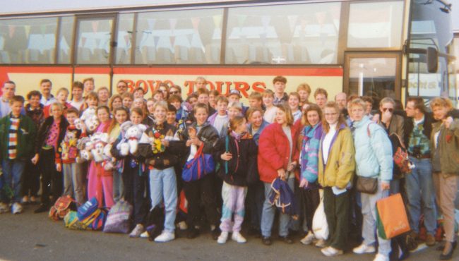 NL-ers bij de bus apr 1993
